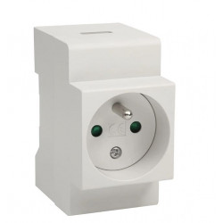 Grounded rail socket 16A...